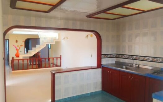 CASA BIEN LOCALIZADA EN CARUPA