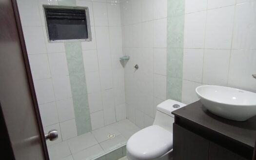 casa con garaje y zona verde en Ubaté