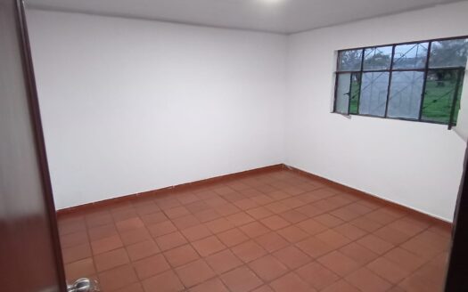 casa con garaje y zona verde en Ubaté