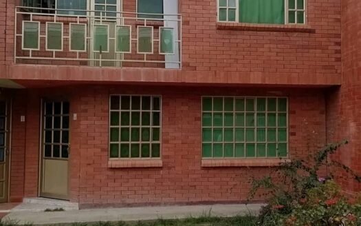 Casa comercial con dos frentes en Ubate
