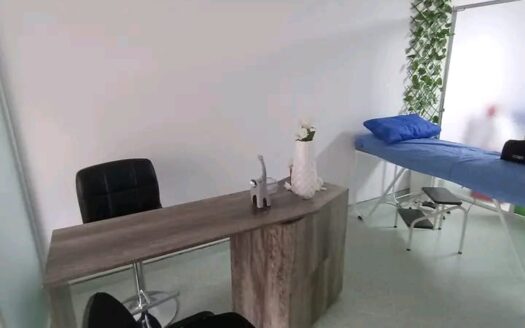 Casa comercial con dos frentes en Ubate
