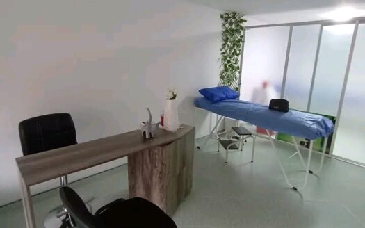 Casa comercial con dos frentes en Ubate