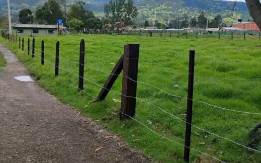 Lote industrial a borde vía pavimentada Ubate