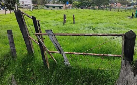 Lote industrial a borde vía pavimentada Ubate