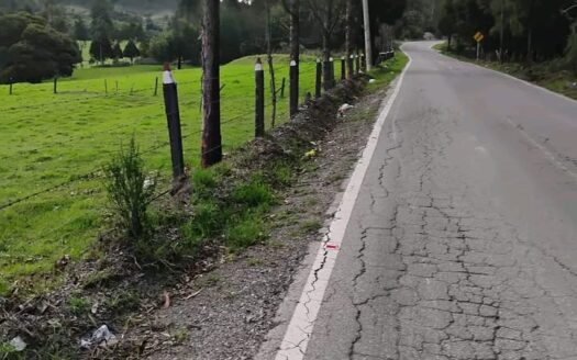 Finca a borde de via hacia Carupa