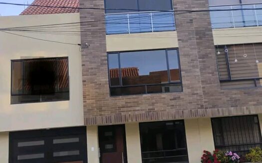 👉 Hermosa casa de tres aptos en Ubaté👈