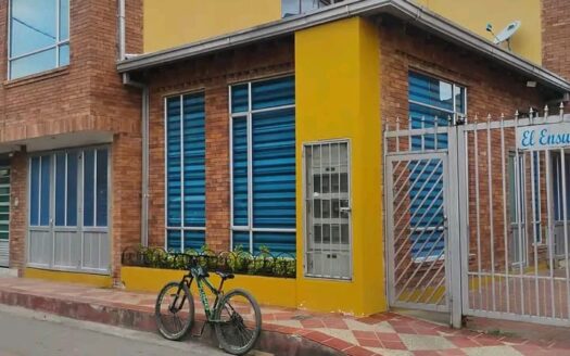 👉hermosa casa con local en Ubaté👈